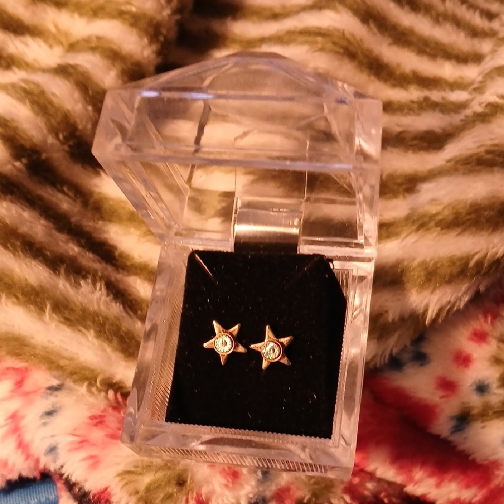 Gold Tone Star Earrings with Gemstone